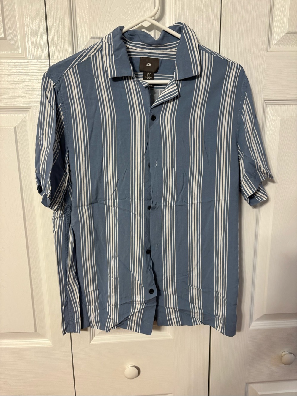 H&M Men’s Blue & White Vertical Stripe Short-Sleeve Button-Down Shirt